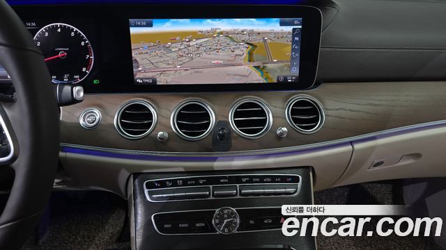 Mercedes-Benz E-Class E300 4MATIC Exclusive