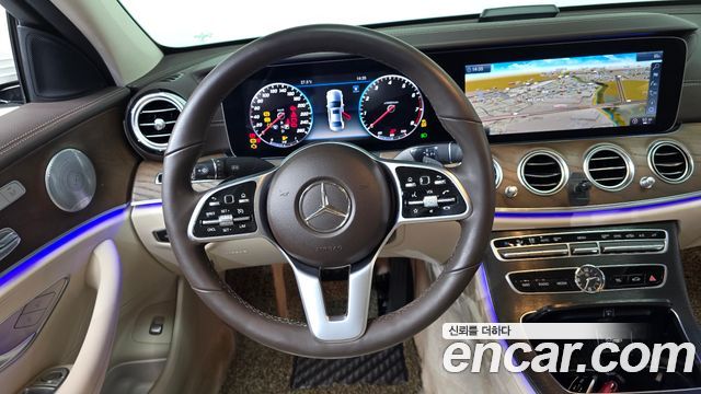 Mercedes-Benz E-Class E300 4MATIC Exclusive