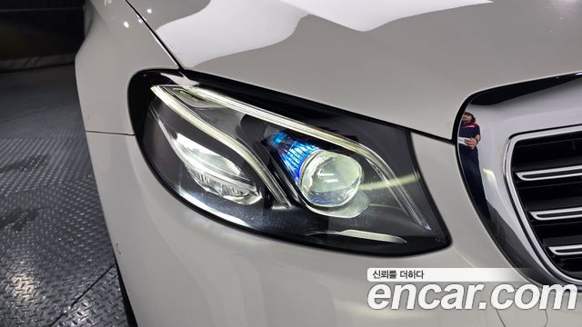 Mercedes-Benz E-Class E300 4MATIC Exclusive