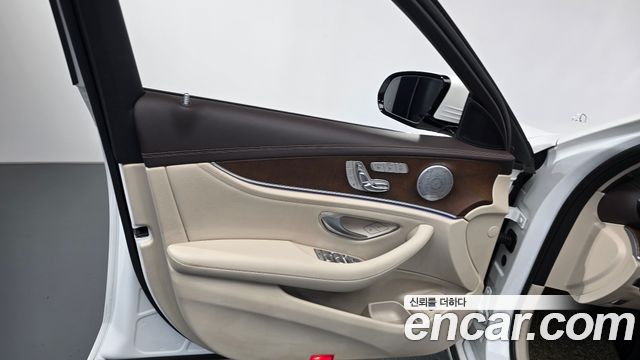 Mercedes-Benz E-Class E300 4MATIC Exclusive
