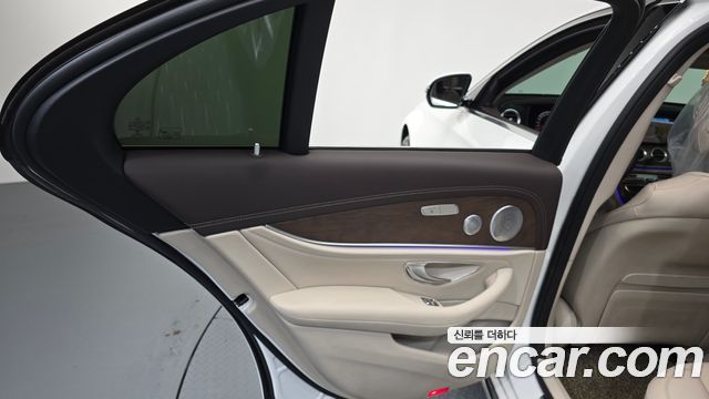 Mercedes-Benz E-Class E300 4MATIC Exclusive