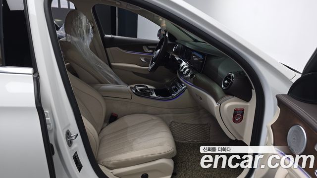 Mercedes-Benz E-Class E300 4MATIC Exclusive