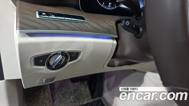 Mercedes-Benz E-Class E300 4MATIC Exclusive