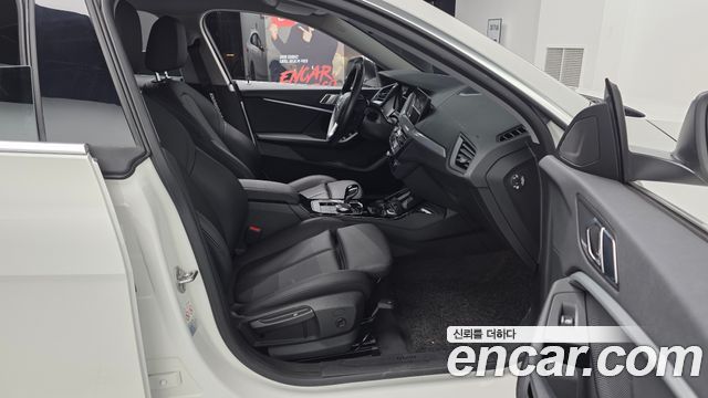 BMW 2-Series 220i Advantage