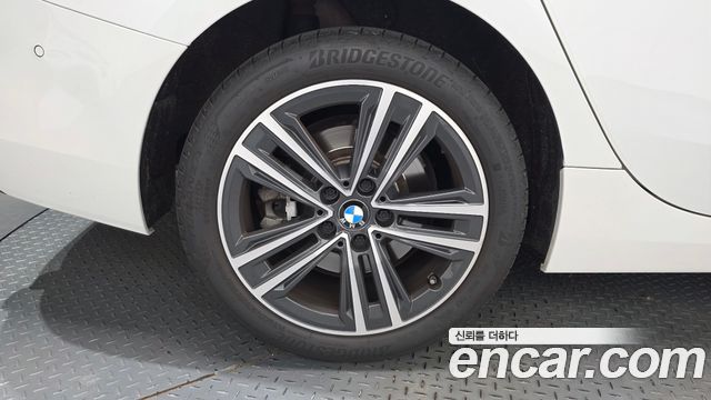 BMW 2-Series 220i Advantage