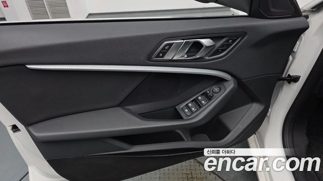 BMW 2-Series 220i Advantage