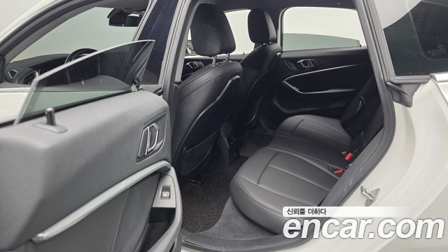 BMW 2-Series 220i Advantage
