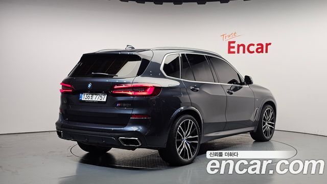 BMW X5 M50i