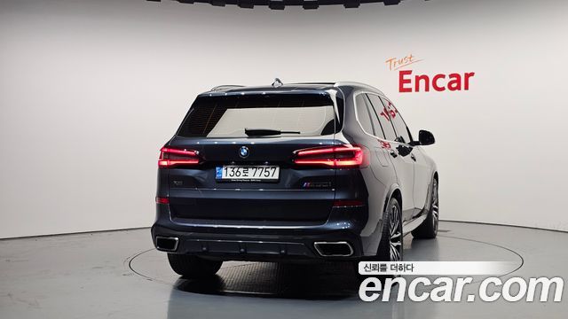BMW X5 M50i
