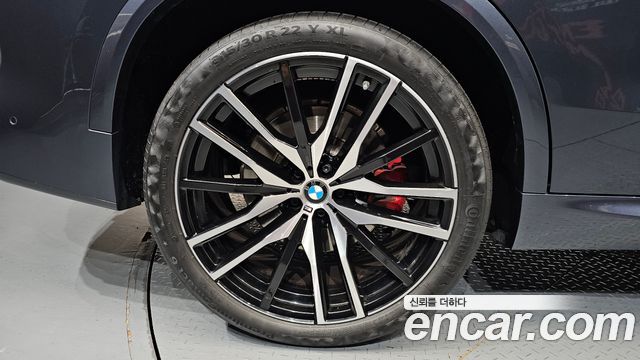 BMW X5 M50i