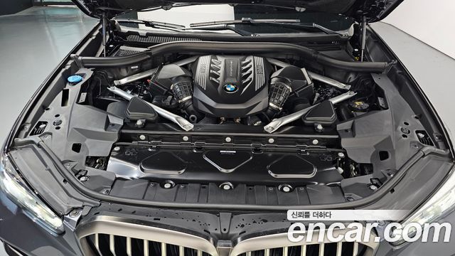 BMW X5 M50i