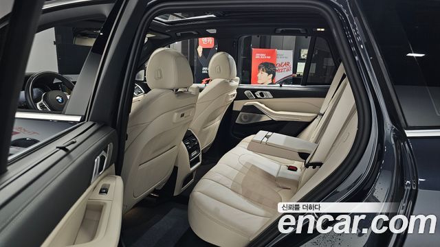 BMW X5 M50i