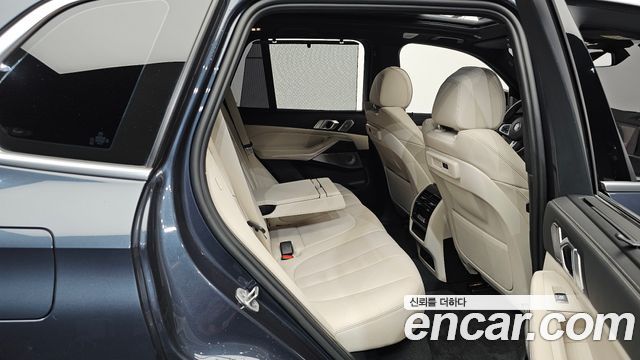 BMW X5 M50i