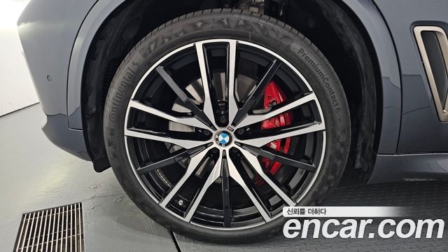 BMW X5 M50i