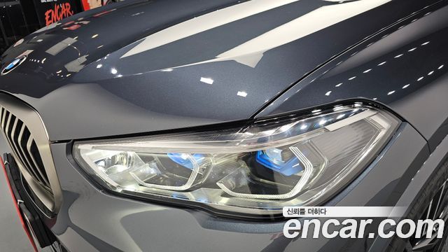 BMW X5 M50i