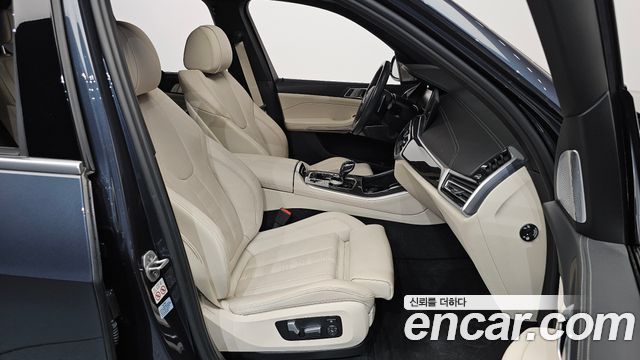 BMW X5 M50i