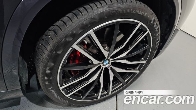 BMW X5 M50i