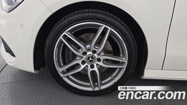 Mercedes-Benz CLA-Class CLA220 AMG Line