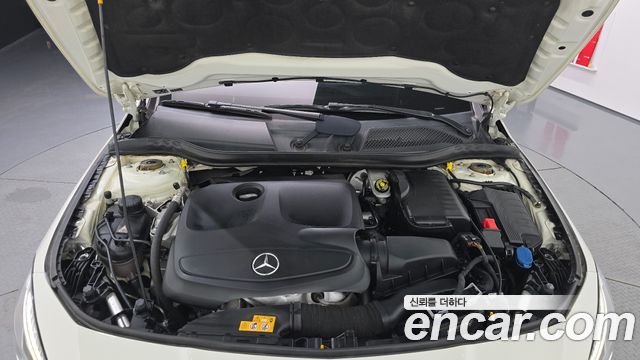 Mercedes-Benz CLA-Class CLA220 AMG Line