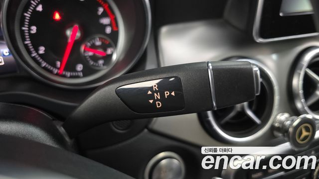 Mercedes-Benz CLA-Class CLA220 AMG Line