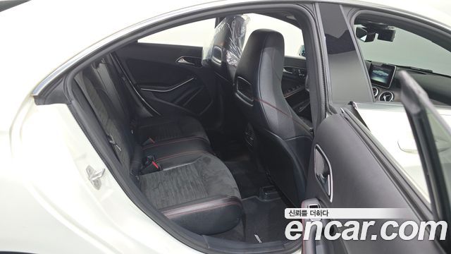 Mercedes-Benz CLA-Class CLA220 AMG Line