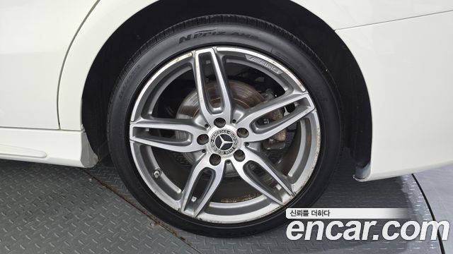 Mercedes-Benz CLA-Class CLA220 AMG Line