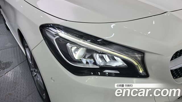 Mercedes-Benz CLA-Class CLA220 AMG Line