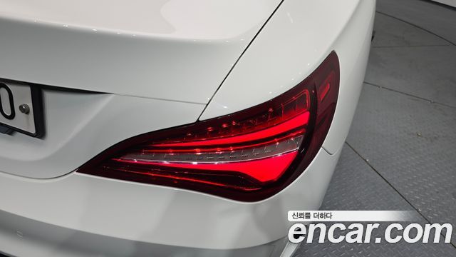 Mercedes-Benz CLA-Class CLA220 AMG Line