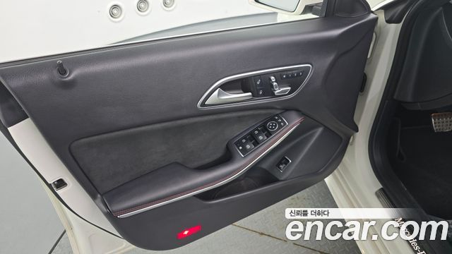 Mercedes-Benz CLA-Class CLA220 AMG Line