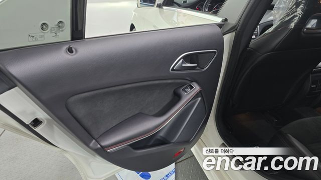 Mercedes-Benz CLA-Class CLA220 AMG Line