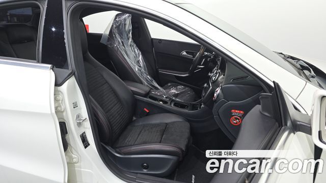 Mercedes-Benz CLA-Class CLA220 AMG Line