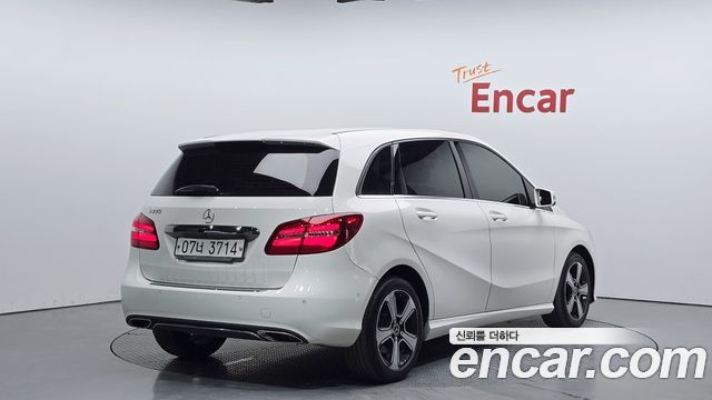 Mercedes-Benz B-Class B220