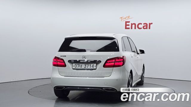 Mercedes-Benz B-Class B220