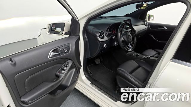 Mercedes-Benz B-Class B220