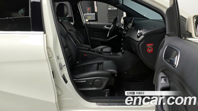 Mercedes-Benz B-Class B220