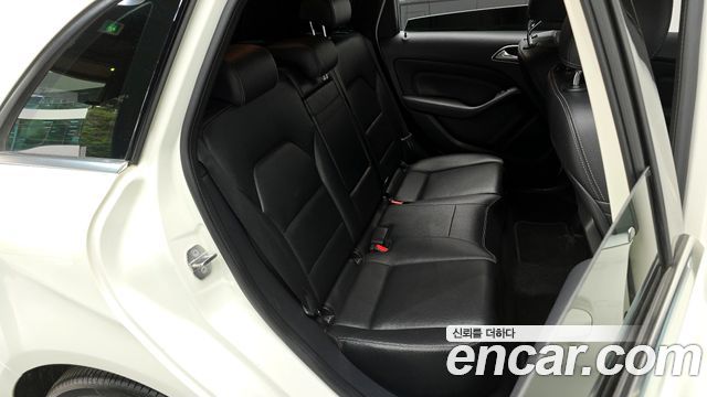 Mercedes-Benz B-Class B220