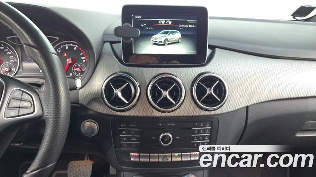 Mercedes-Benz B-Class B220