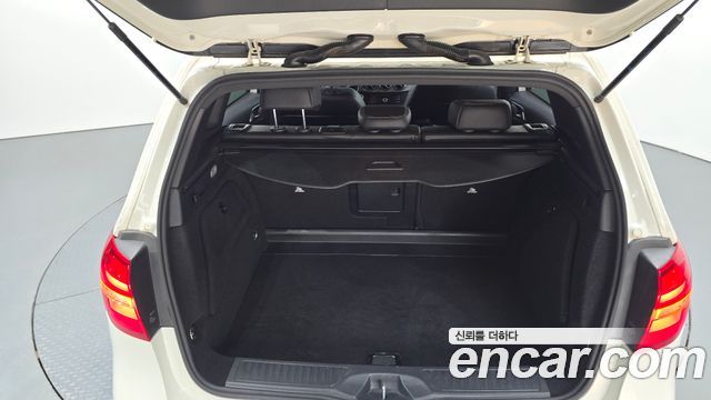 Mercedes-Benz B-Class B220