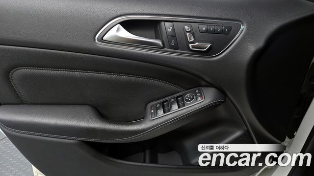 Mercedes-Benz B-Class B220
