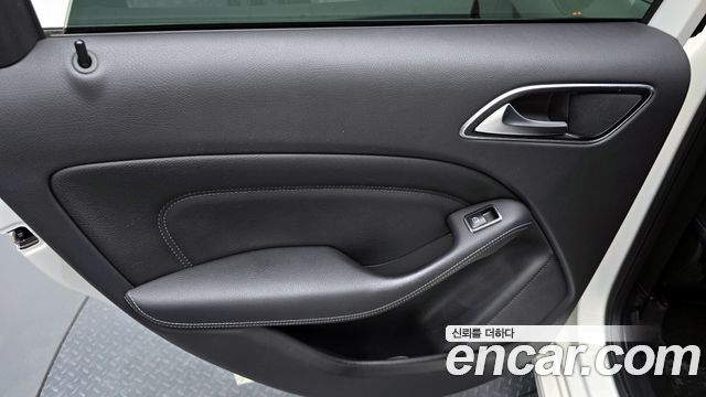 Mercedes-Benz B-Class B220
