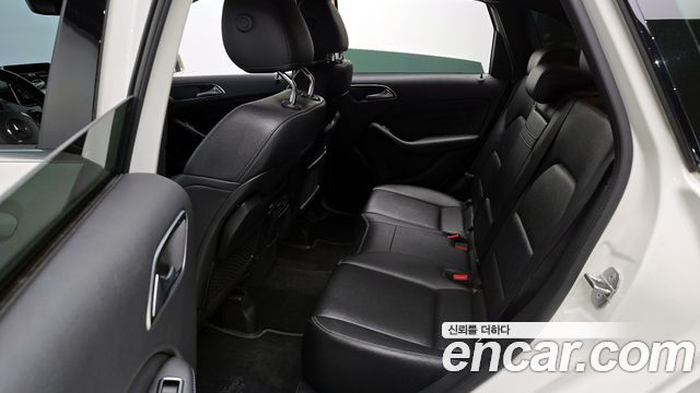 Mercedes-Benz B-Class B220