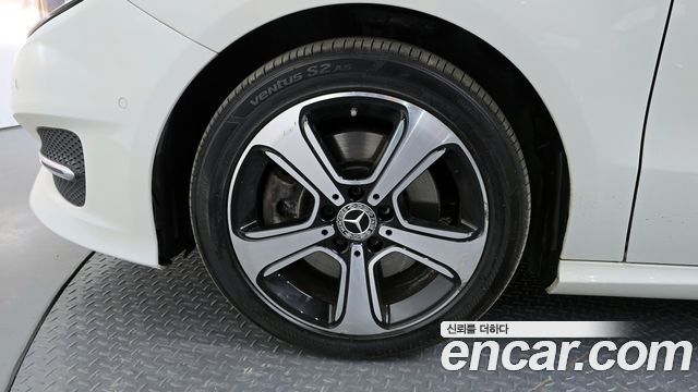 Mercedes-Benz B-Class B220
