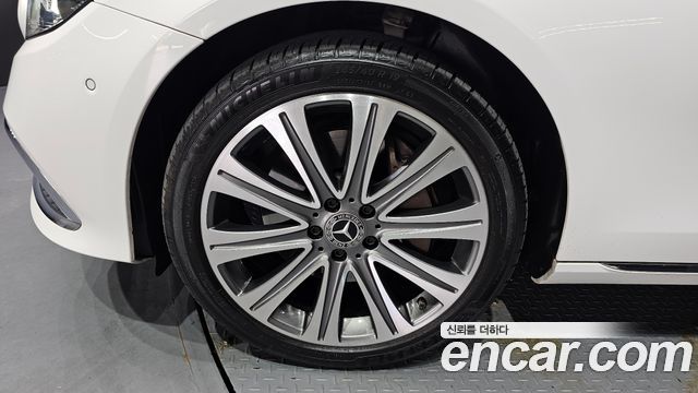 Mercedes-Benz E-Class E300e 4MATIC Exclusive