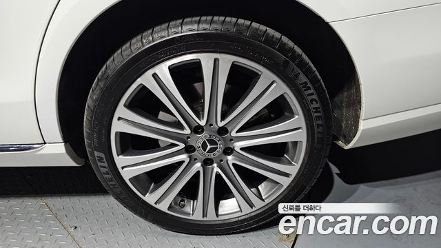 Mercedes-Benz E-Class E300e 4MATIC Exclusive