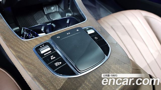 Mercedes-Benz E-Class E300e 4MATIC Exclusive