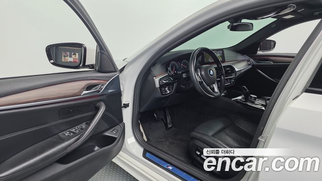 BMW 5-Series 530i M Sport Package Plus