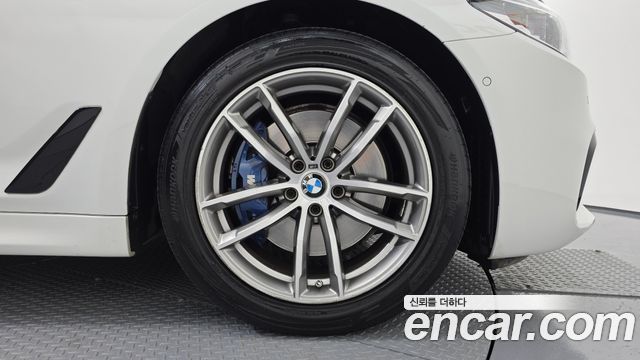 BMW 5-Series 530i M Sport Package Plus