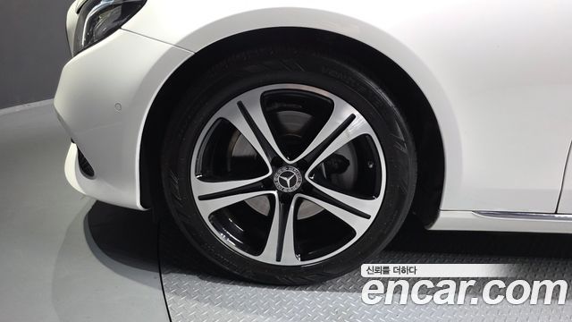 Mercedes-Benz E-Class E200 Avantgarde