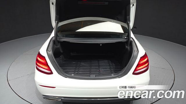 Mercedes-Benz E-Class E200 Avantgarde