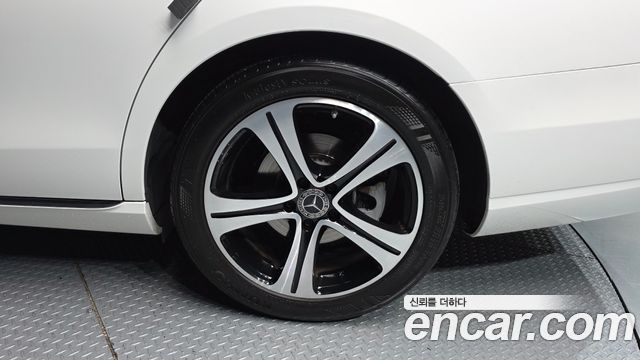 Mercedes-Benz E-Class E200 Avantgarde
